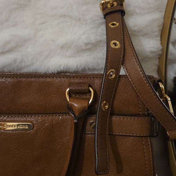 Michael Kors Tan Leather Shoulder Bag - Picture 3 of 16